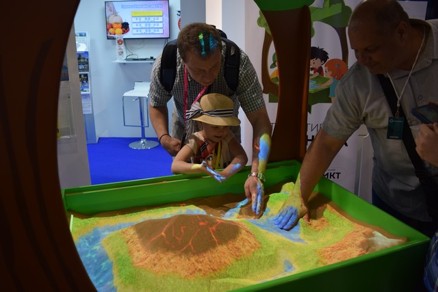Интерактивная песочница - умный стол «Полянка»